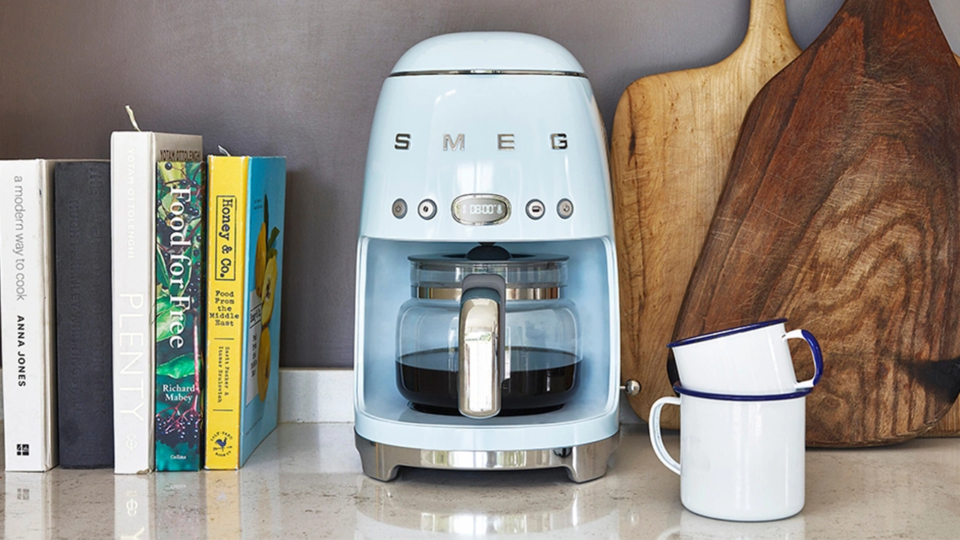 smeg-filterkaffeemaschine-blau-retro