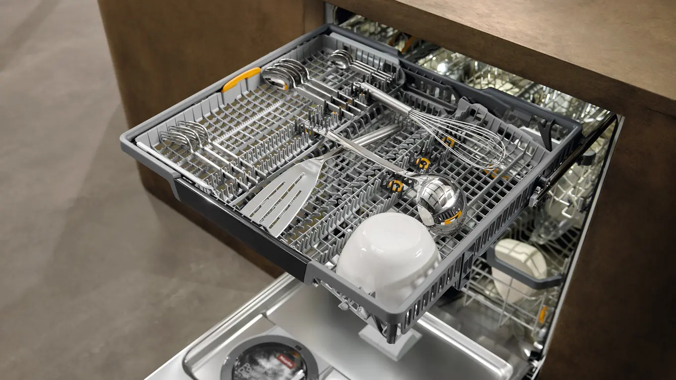 Große Besteckschublade im Miele G8 Diamond Geschirrspüler