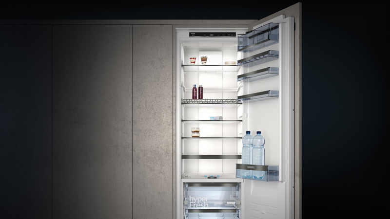 wenig befüllter siemens studioline einbau kühlschrank mit gefrierfach unten