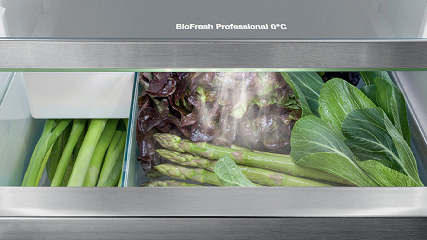 Liebherr HydroBreeze liebherr hydrobreeze fach im kühlschrankfach für obst und gemüse mit spargel