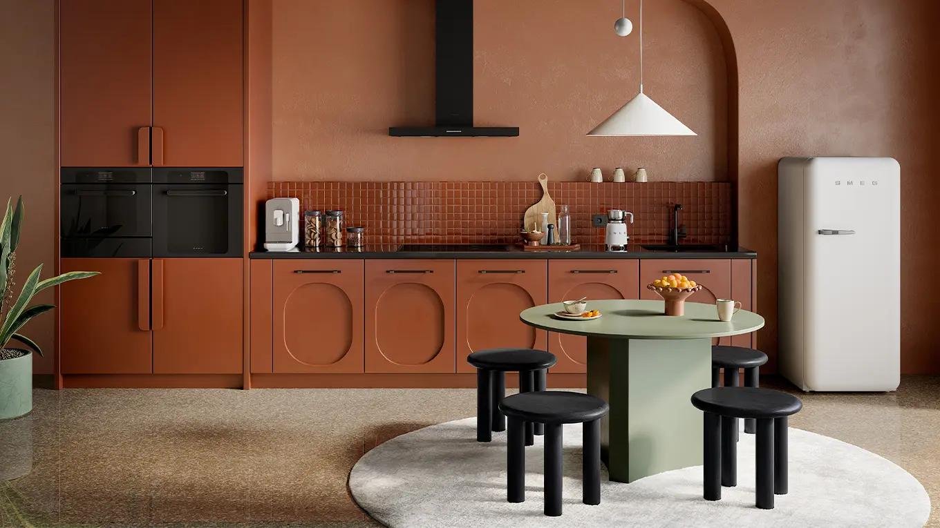 Terrakotta Küche mit rundem Esstisch und smeg