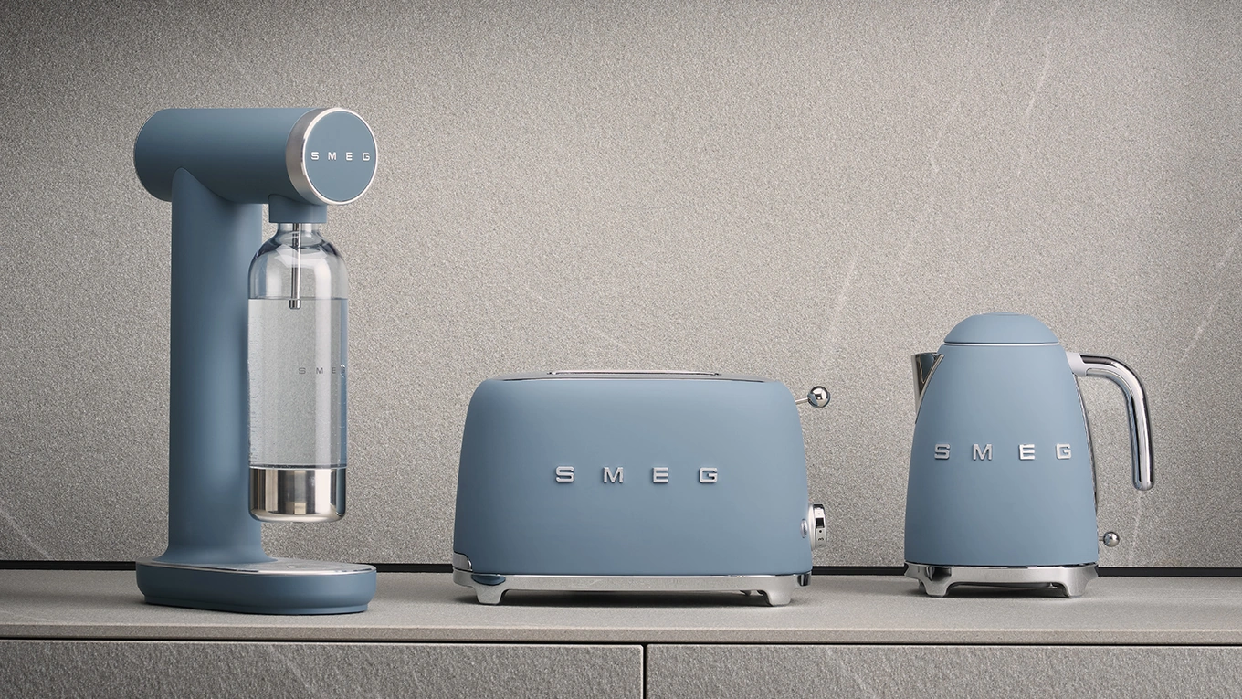 smeg geräte sprudler, toaster und wasserkocher in storm blue