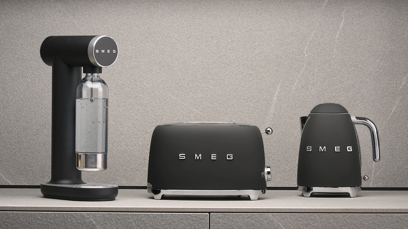 smeg geräte sprudler, toaster und wasserkocher in mattschwarz