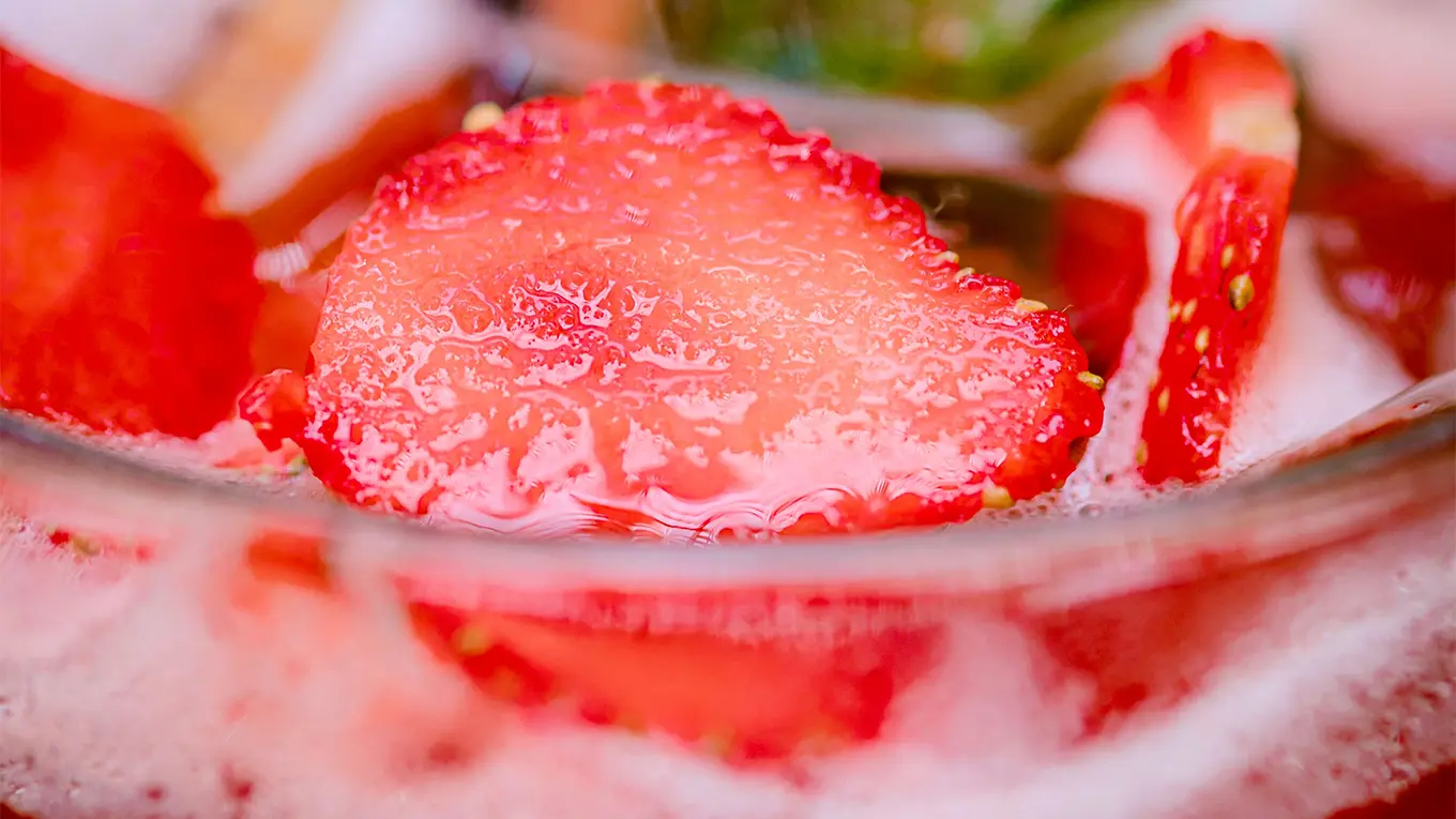 Erdbeer-Detail von einem Strawberry Daiquiri Cocktail