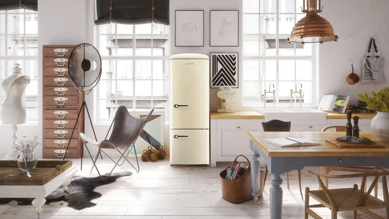 Gorenje Retro Kühlschrank Gefrierkombination in Creme in einer Retro Beispielküche