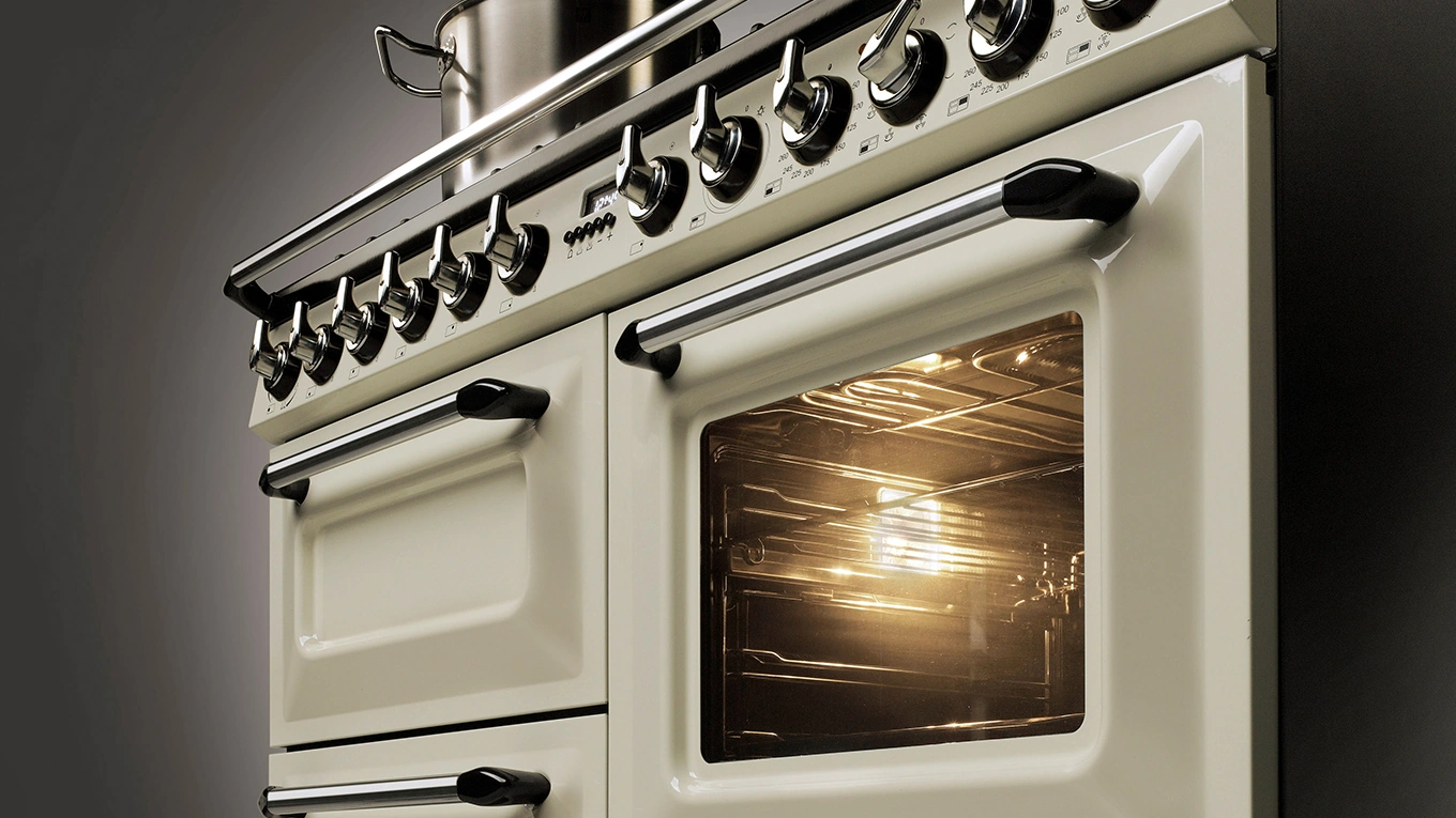 smeg range cooker victoria in creme 110 detailbild vom smeg range cooker victoria in creme 110