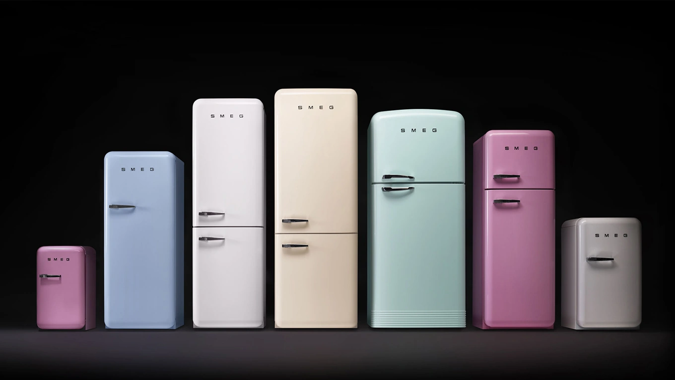 SMEG FAB Retro Kühlschränke smeg fab retro kühlschränke in verschiedenen größen und farben vor schwarzem hintergrund