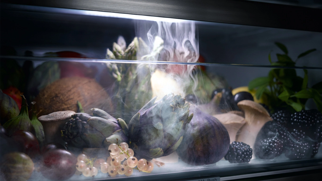 miele kühlschrank mit perfectfresh active kältenebel abgehend von artischocken und anderem gemüse in einem fach immiele kühlschrank mit perfectfresh active