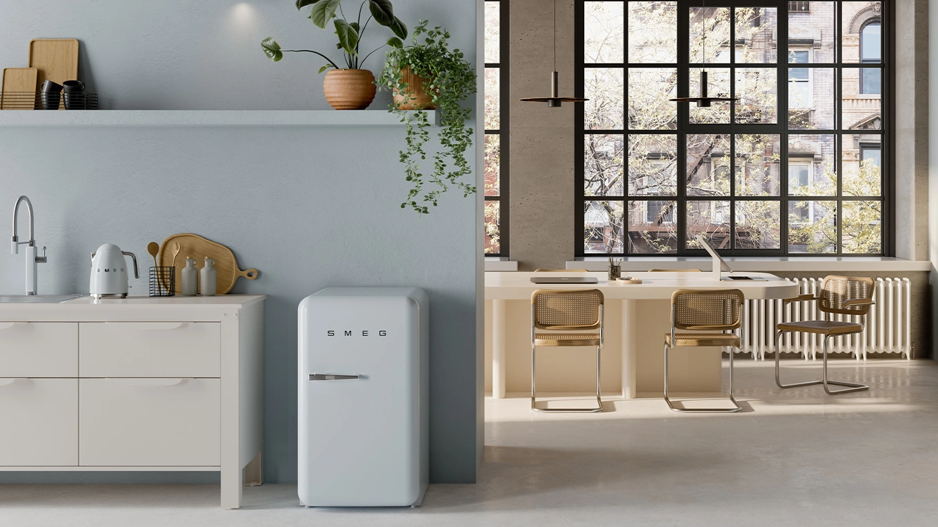 Smeg fab10 Kühlschrank in pastellblau in einer modernen küche