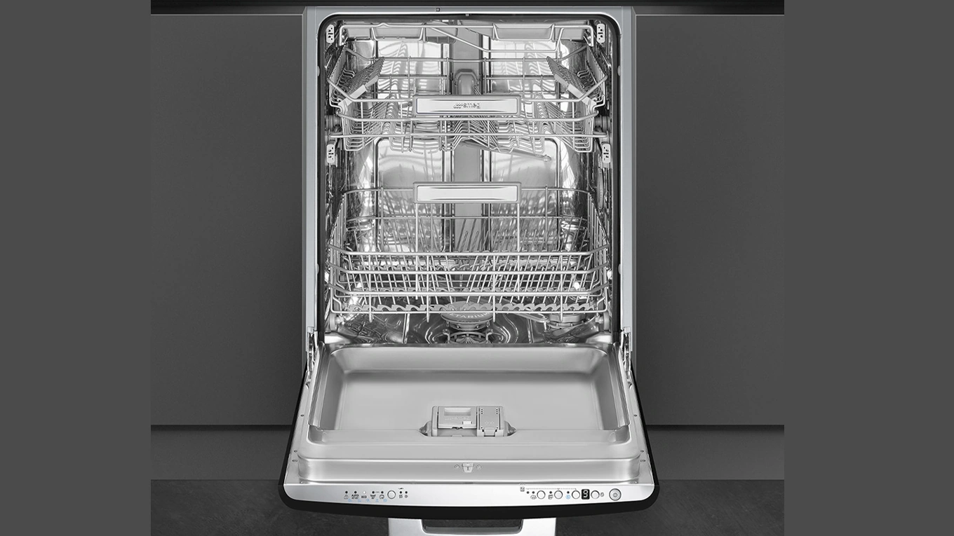 smeg-STFABBL3 geschirrspüler smeg-STFABBL3 unterbau-geschirrspüler in schwarz mit geöffneter tür