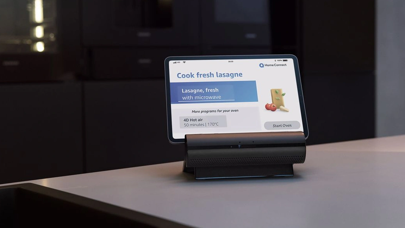 siemens smart kitchen dock display mit Lasagne Rezept in einer Küche
