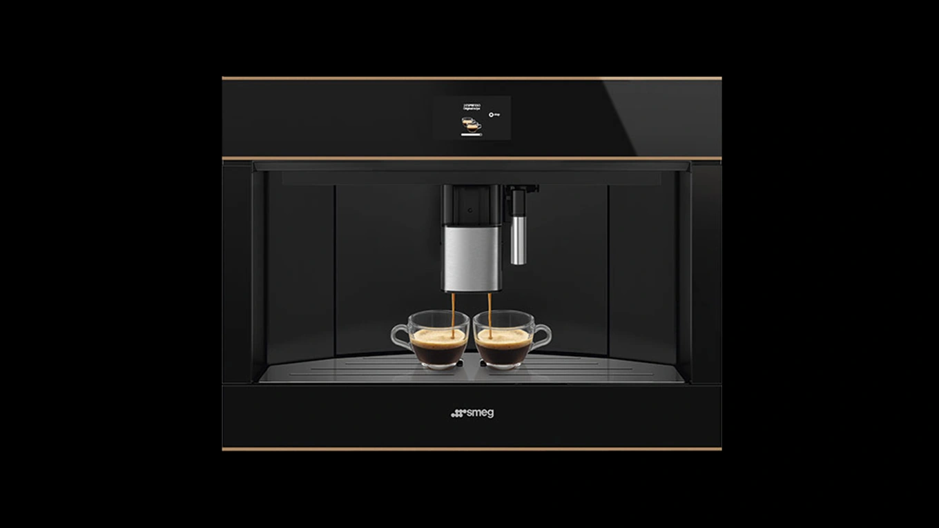 Smeg Dolce Stil Novo Kaffeevollautomat brüht zwei espresso gleichzeitig