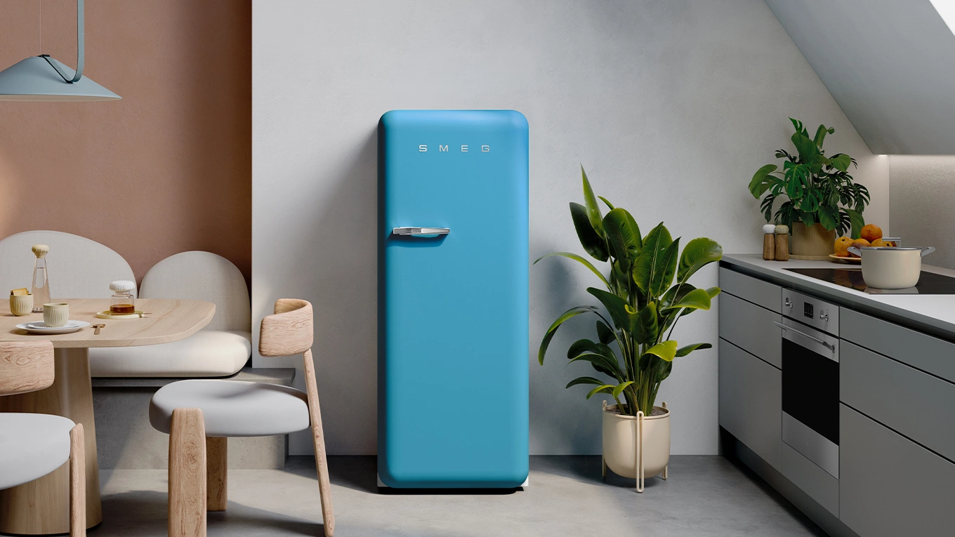Smeg blau blauer smeg kühlschrank in einer modernen küche