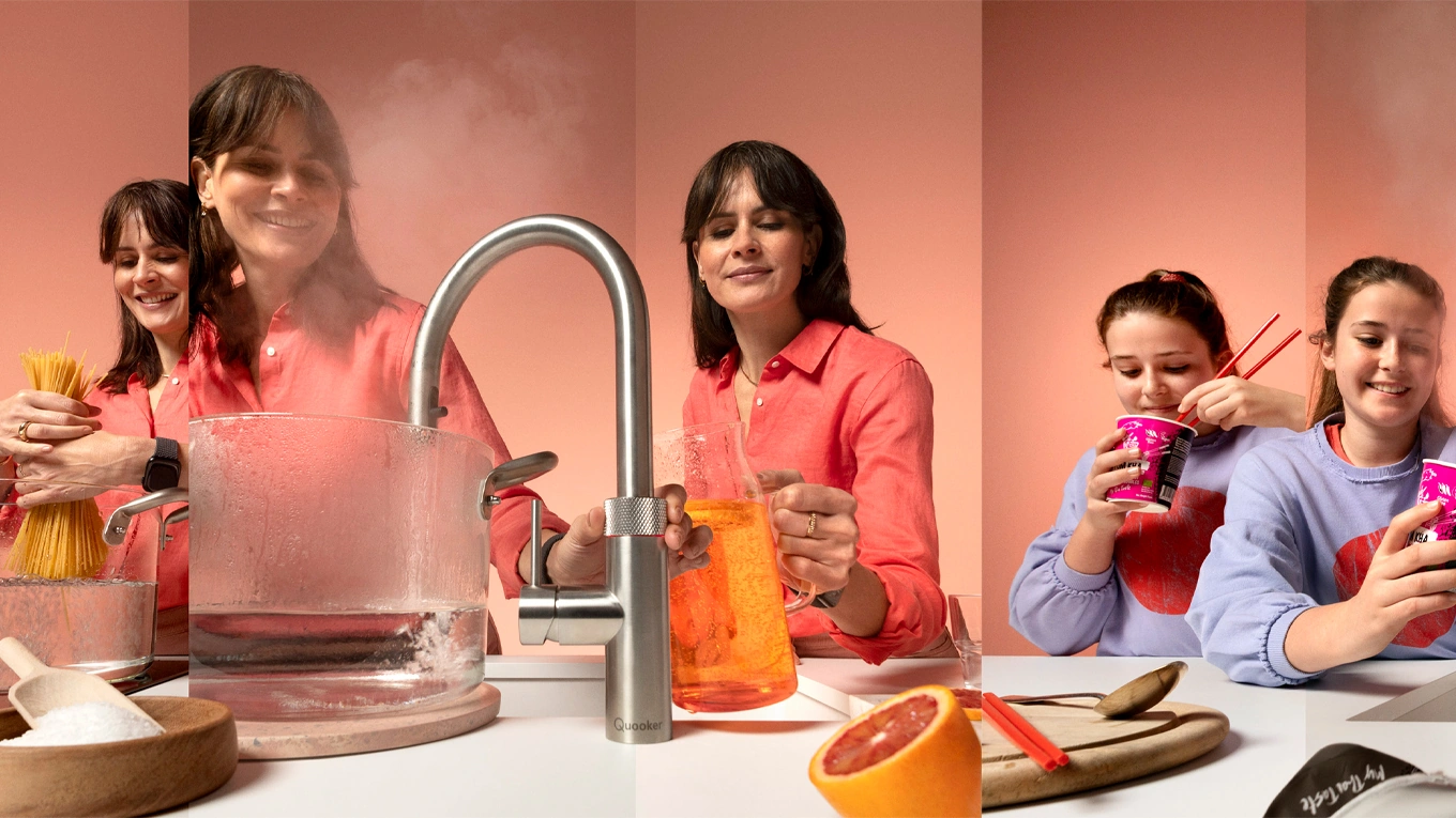 Quooker Wasserhahn Frau und mädchen zeigen die möglichkeiten mit dem quooker wasserhahn
