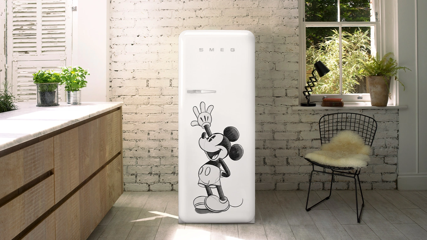 smeg fab28 mickey mouse smeg kühlschrank fab28 in weiß mit mickey mouse